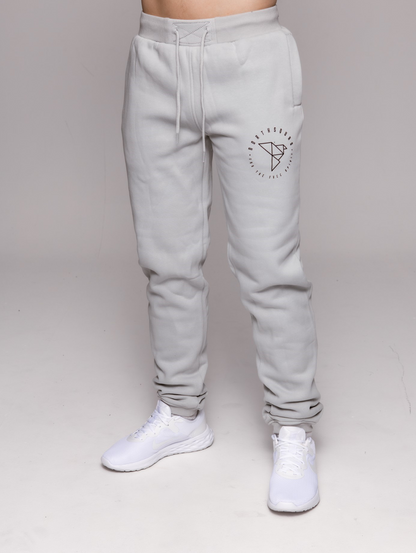 NS Hover Sweatpants i Asphalt – modellbild fram