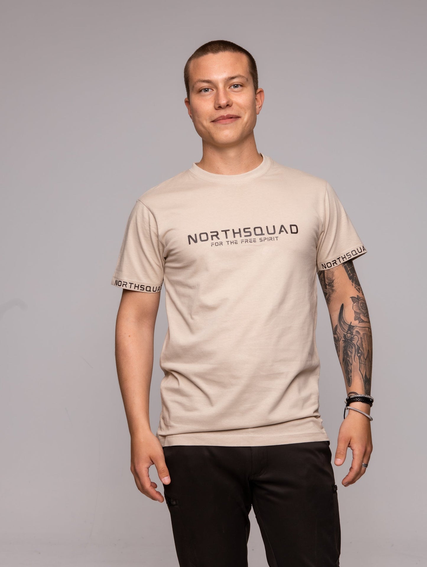 NS Invictus T-shirt i Sand – produktbild