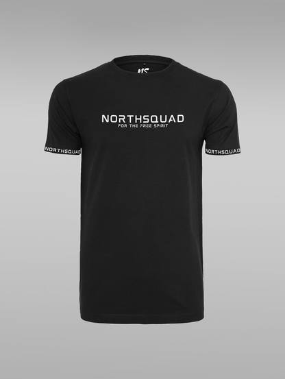 NS Invictus T-shirt svart – modellbild fram